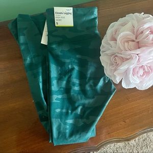 7/8 green camo high rise leggings